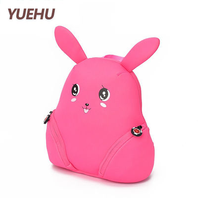 El patrón es sólido. Las mochilas son de moda. Las mochilas son lindas.