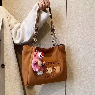 Bolso de mano blanco y negro con banda ajustable de revestimiento de tela