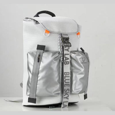 Mochila de bicicleta ligera de 40 litros con tiras reflectantes y material de nylon