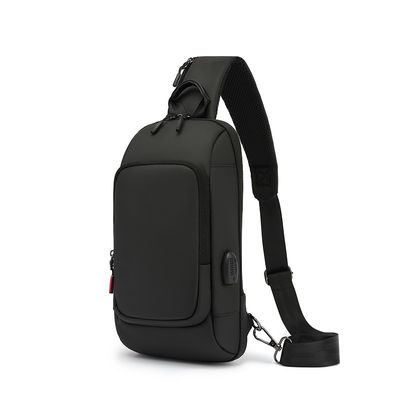 Bolso de hombro poliéster unisex inverso, bolso casual negro con bolsillo trasero.